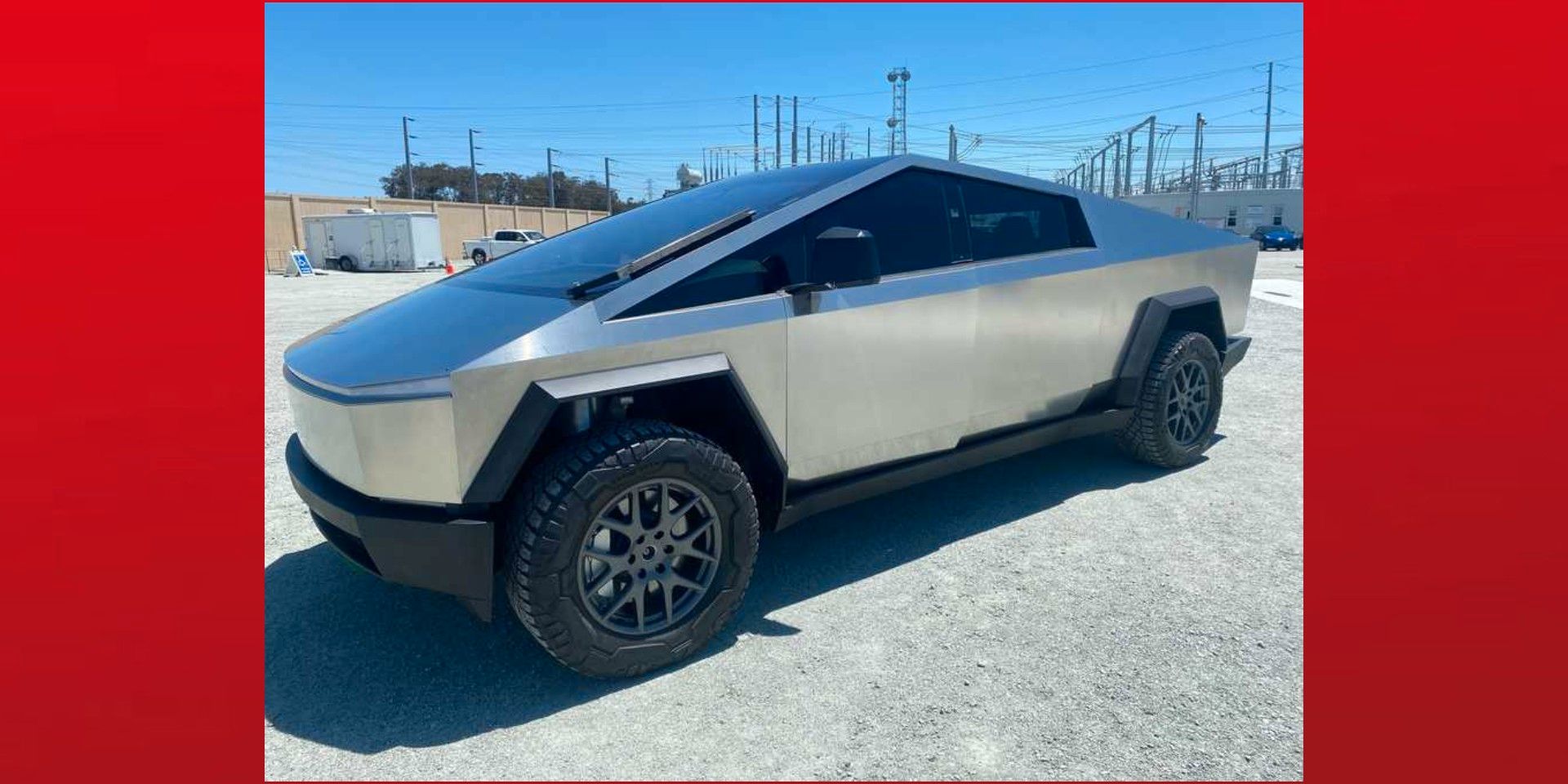 El interior de este prototipo de Tesla Cybertruck parece aburrido