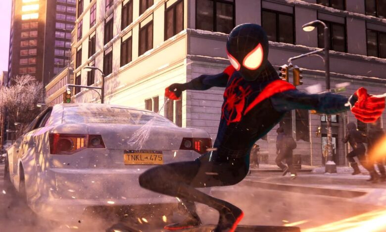 El jugador de Spider-Man: Miles Morales encuentra una divertida forma de acabar con las persecuciones de coches