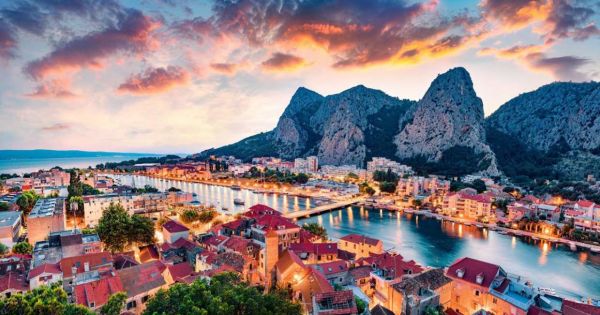 El pintoresco país de moda para el turismo en Europa anunció cuándo va a adoptar el euro