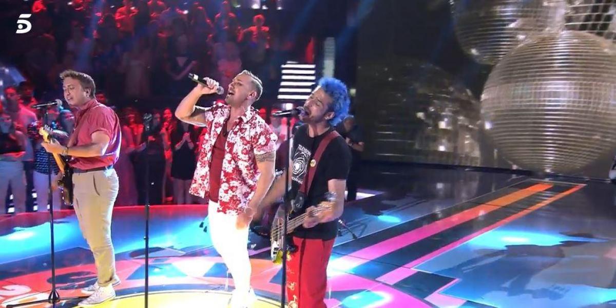 El tremendo lapsus de Rafa Mora al inicio de su actuación del 'Sálvame Mediafest'