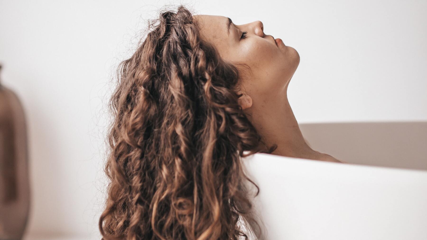 El trucazo casero convertido en viral por hacerte esto en el pelo