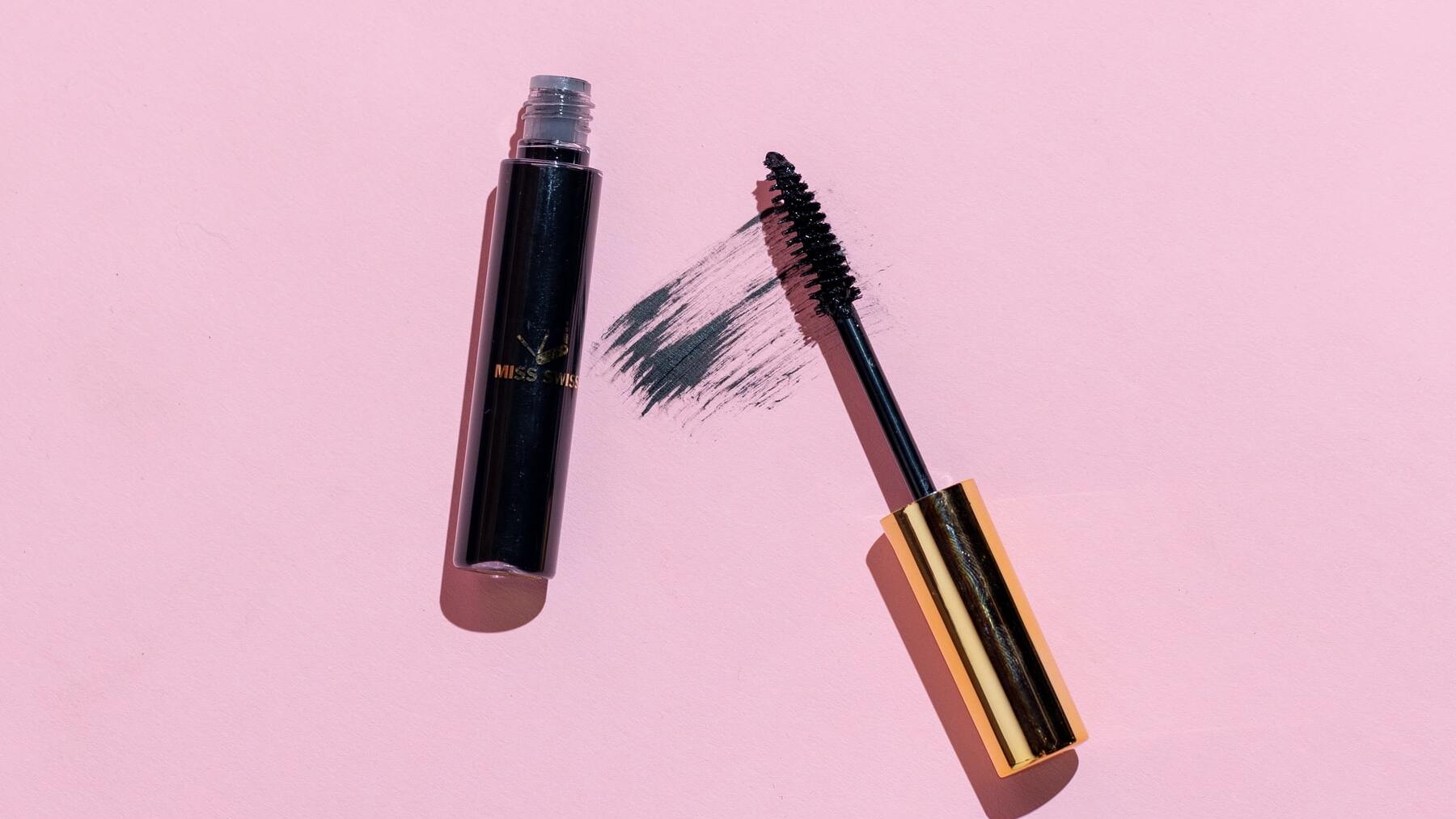 El truco del microondas para alargar la vida útil del rímel de pestañas