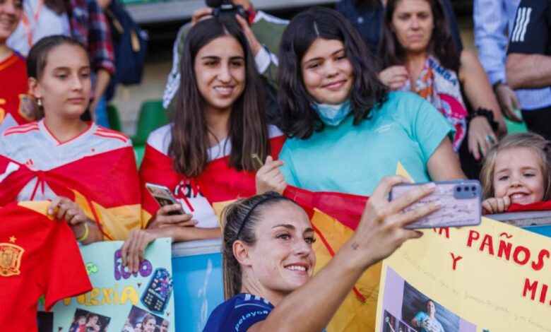 Expectación para seguir el entrenamiento abierto de la Roja