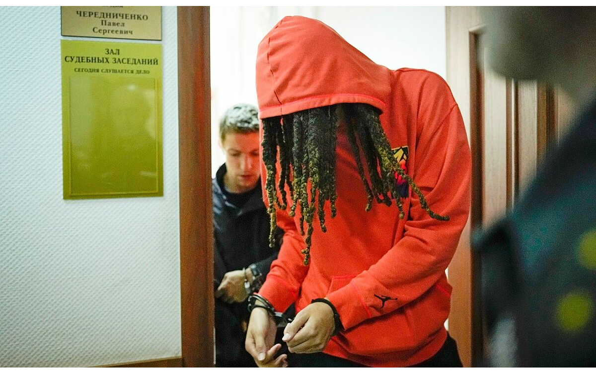 Extienden prisión preventiva para Brittney Griner en Moscú | Video