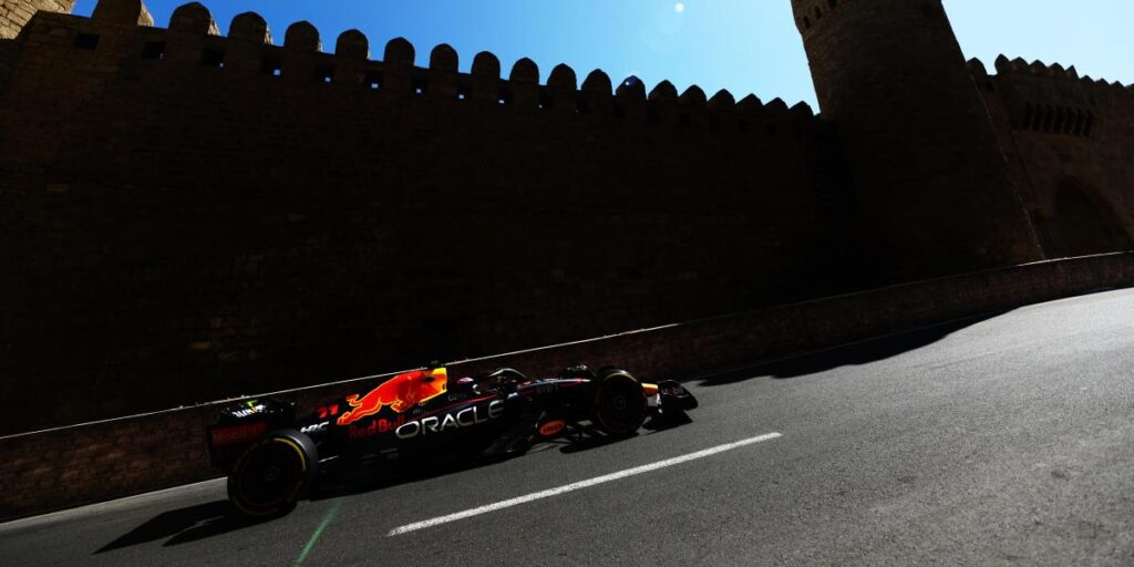F1 GP Bakú: 'Checo' Pérez sigue con su racha y se lleva los Libres 1