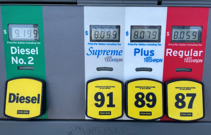 Galón de gasolina en EU supera los 5 dólares por primera vez en la historia