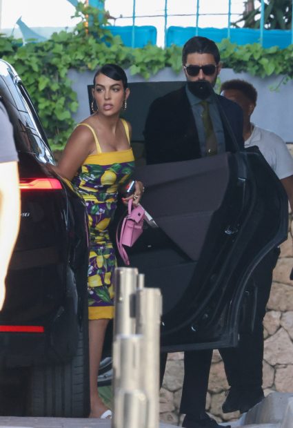 Georgina Rodríguez en su llegada a Ibiza / Gtres