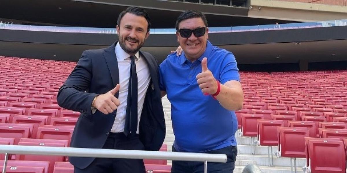 Germán Burgos y el presidente del Aris, en el Metropolitano