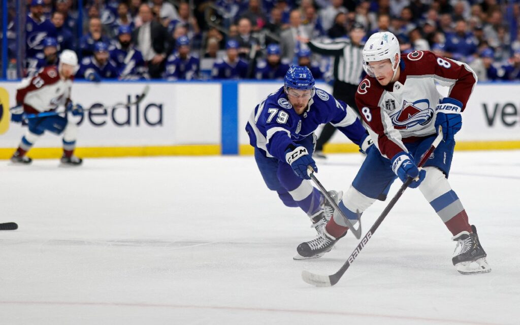 Hockey y triatlón revisarán sus políticas sobre participación de atletas transgénero