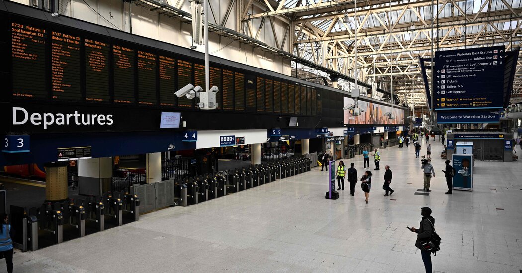 Huelga de trenes en Reino Unido genera caos en el tránsito