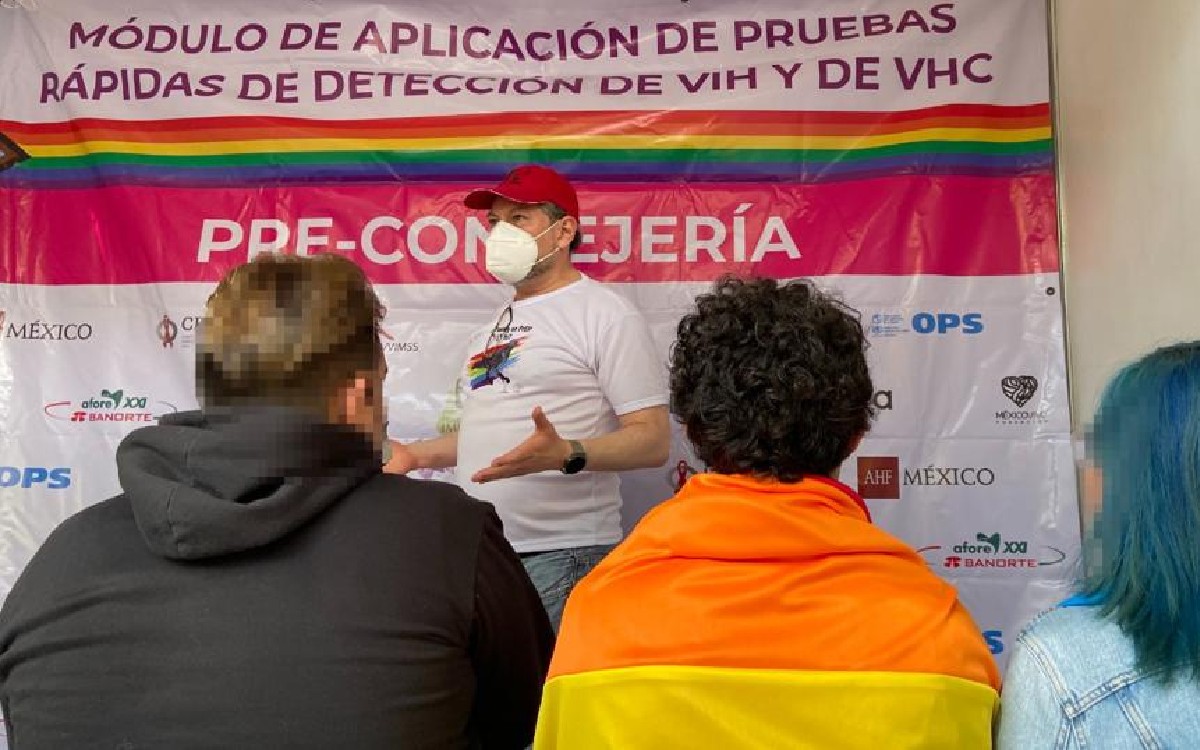 IMSS realiza pruebas de VIH y hepatitis C en marcha LGBTTTI+ de la CDMX | Fotos y Videos