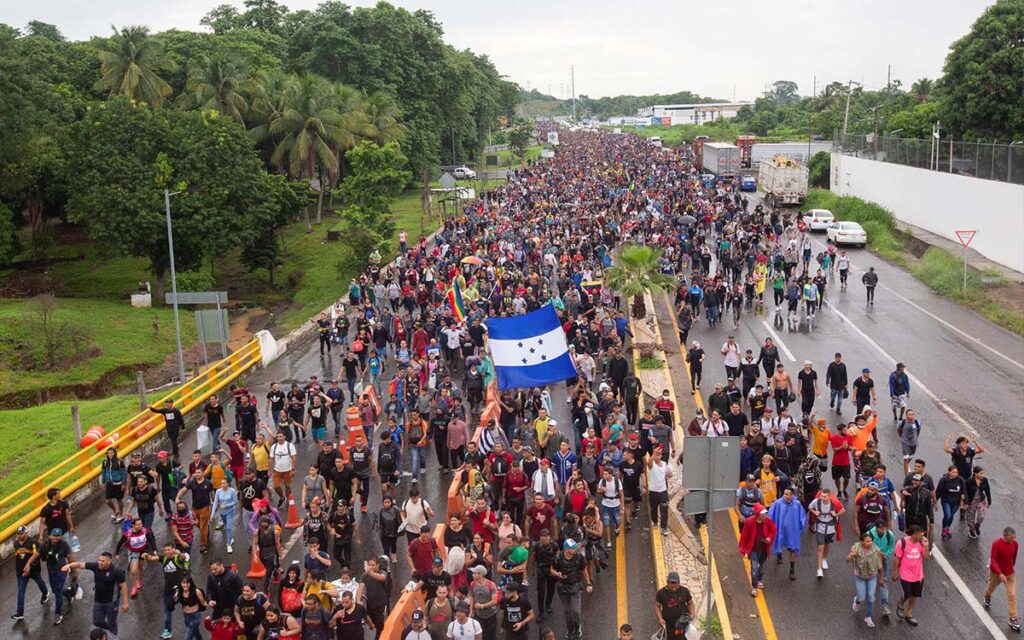 INM disuelve caravana de miles de migrantes que buscaban llegar a Estados Unidos