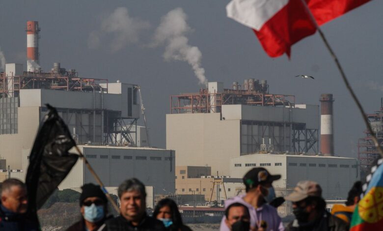 Intoxicación masiva en un cordón industrial chileno: “Está todo contaminado: suelo, agua y aire”