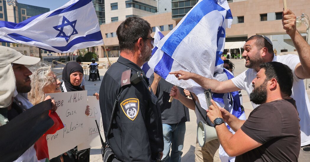 Israel condena a trabajador humanitario palestino por cargos de financiar a Hamás