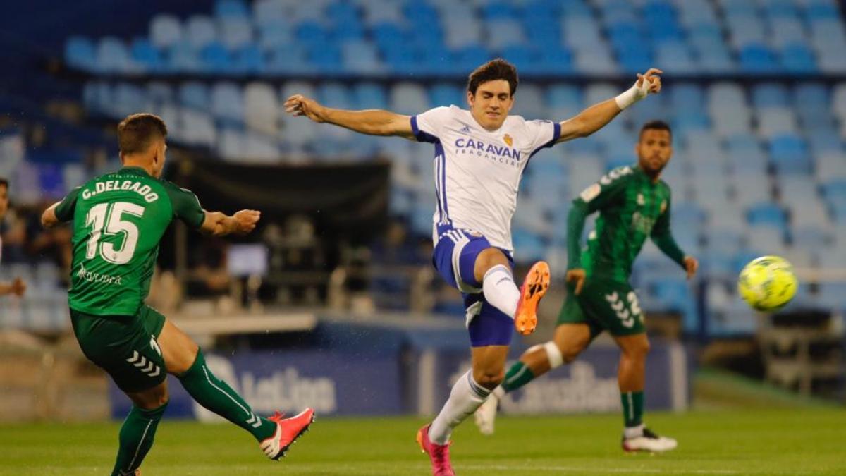 Iván Azón renueva con el Real Zaragoza hasta 2025