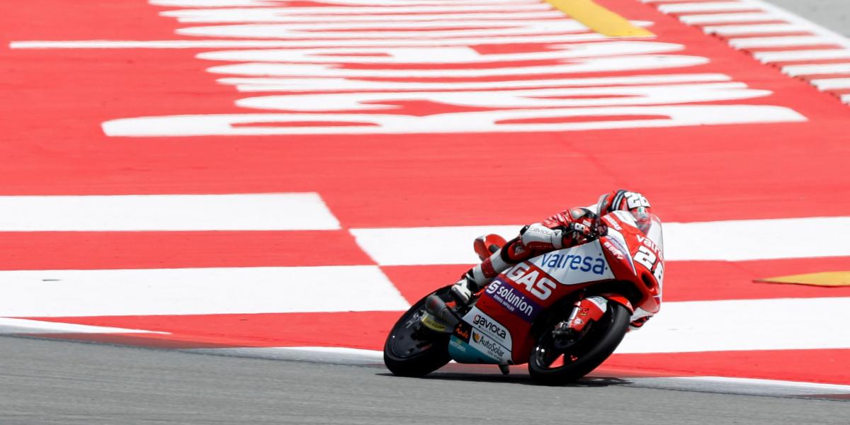 Izan Guevara borda la carrera en Montmeló