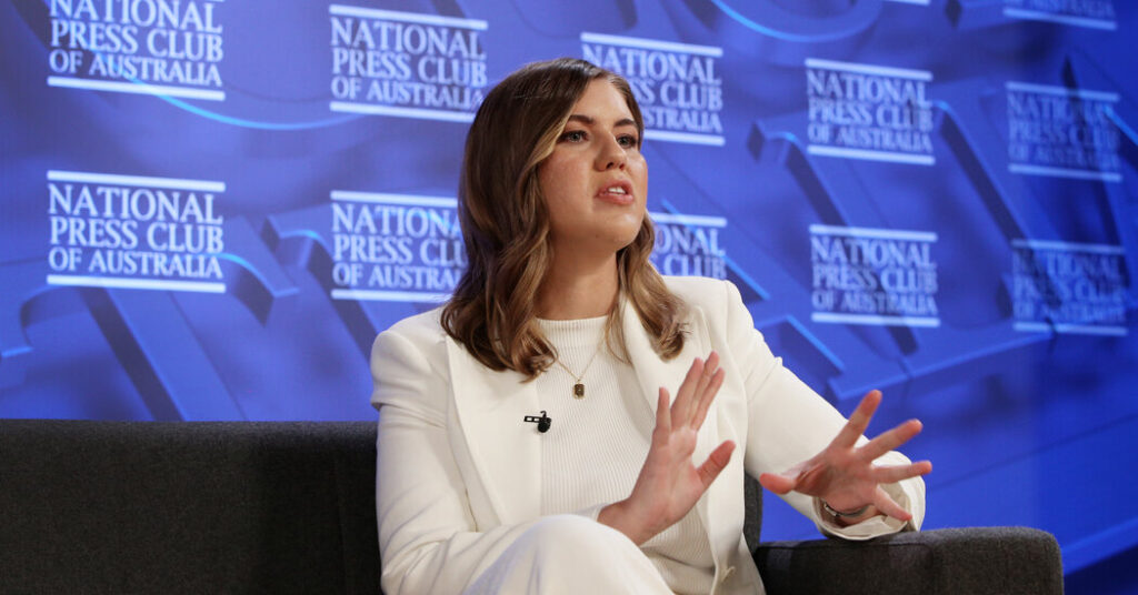 Juez australiano retrasa juicio por violación de Brittany Higgins