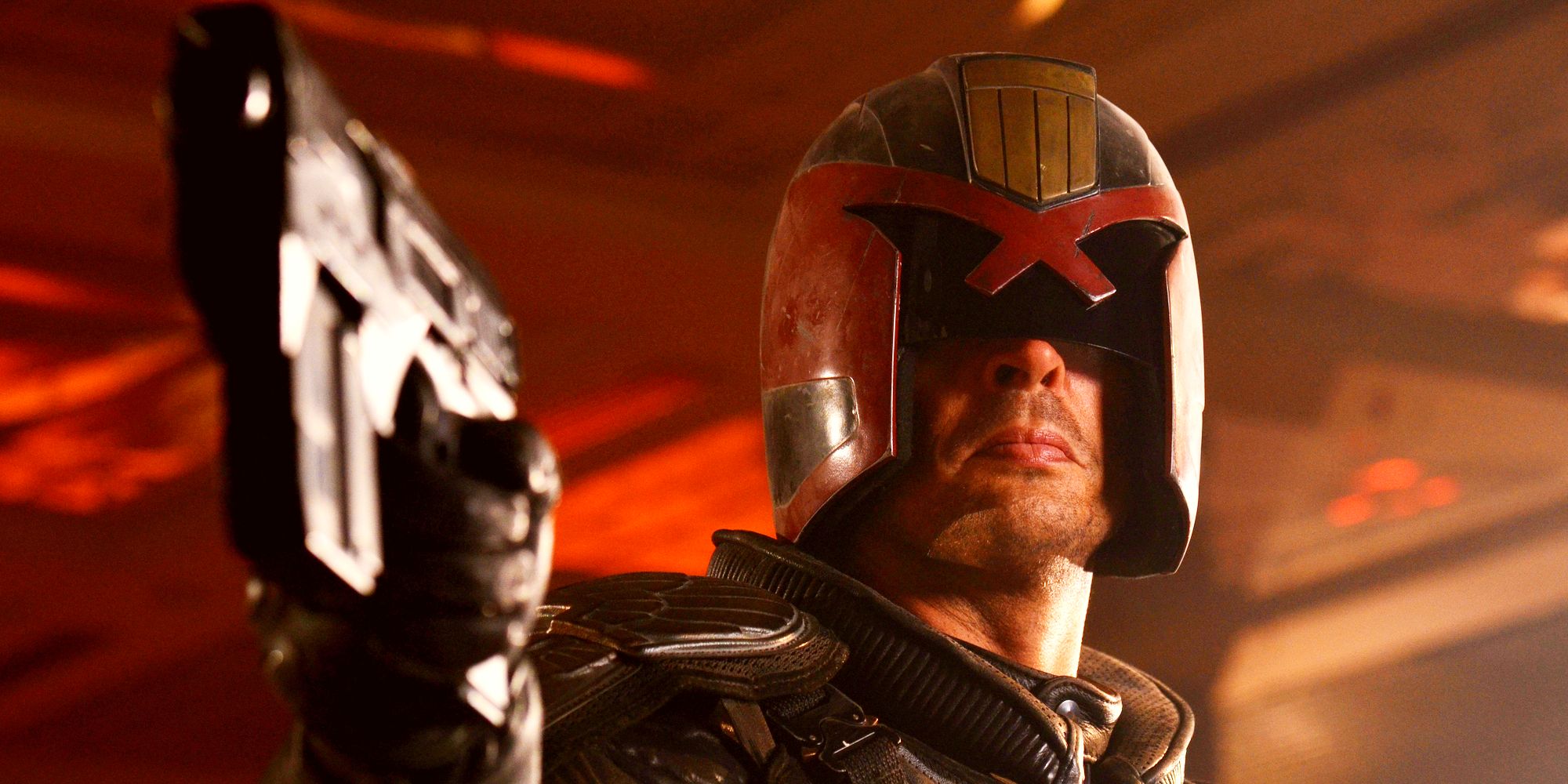 Karl Urban da una respuesta conflictiva a la participación del programa de televisión Judge Dredd