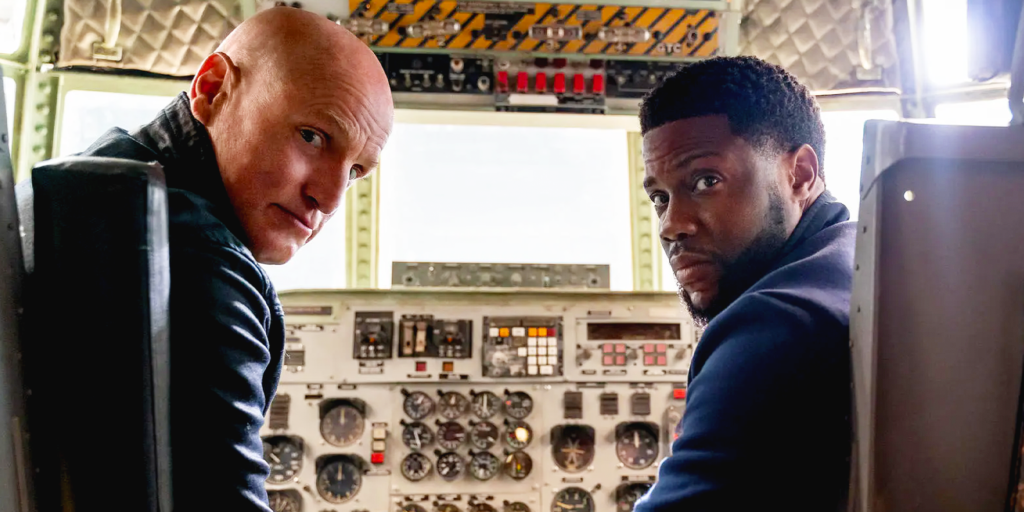 Kevin Hart finge ser Woody Harrelson en el tráiler de El hombre de Toronto