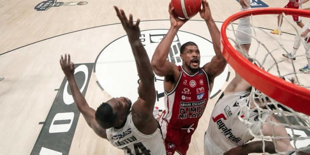 Kyle Hines seguirá un año más en el Armani Milan