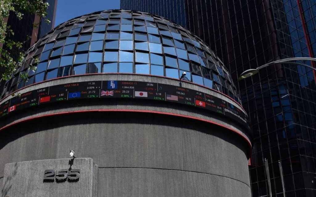 La Bolsa y el peso mexicanos ganan, tras decisión agresiva de la Fed