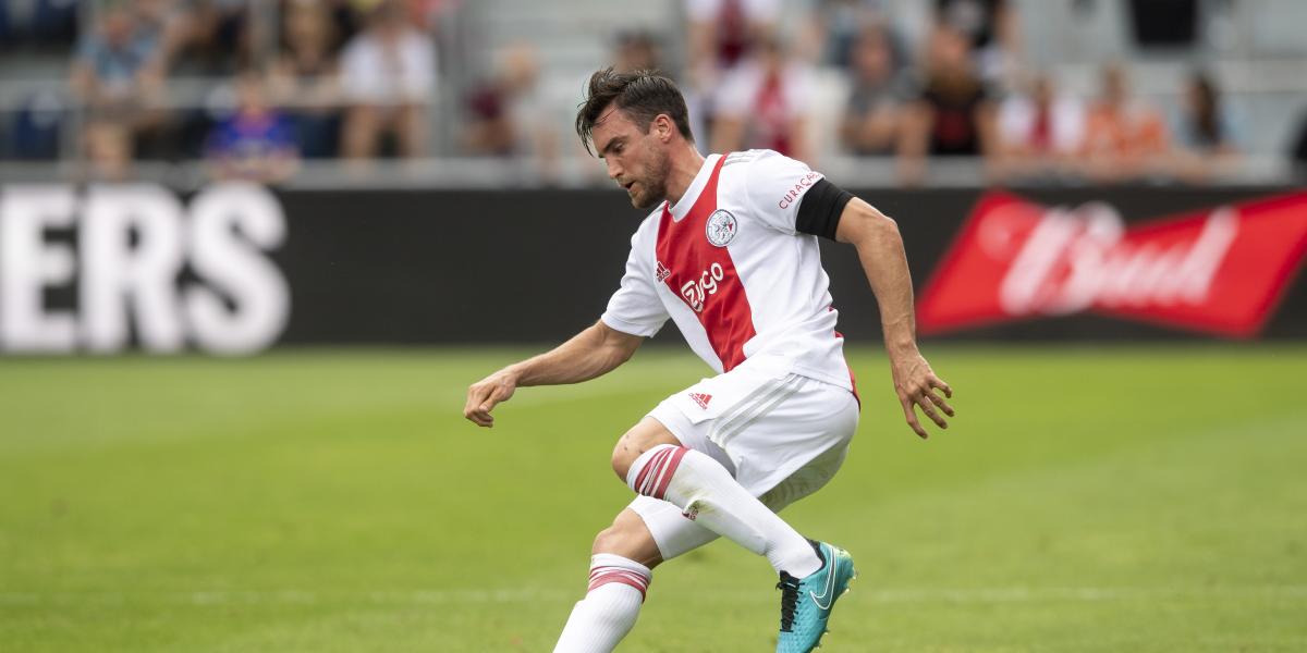 La Real sondea laterales izquierdos