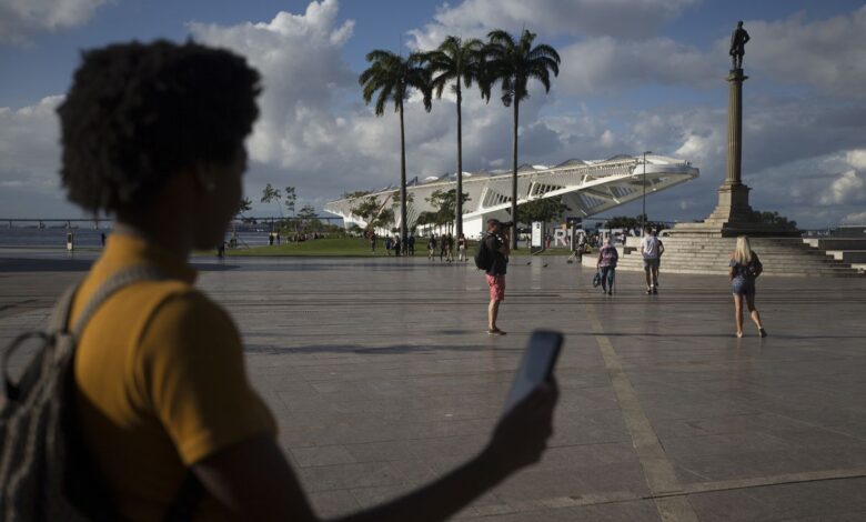 La ardua batalla contra la desinformación electoral en un Brasil enganchado a Internet