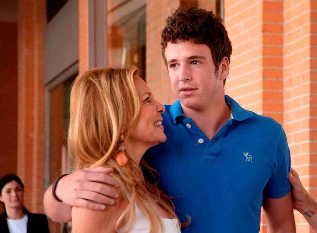 Ana Obregón mirando a su hijo Álex Lequio / Gtres