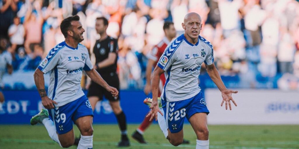 La emotiva despedida de Mollejo del Tenerife