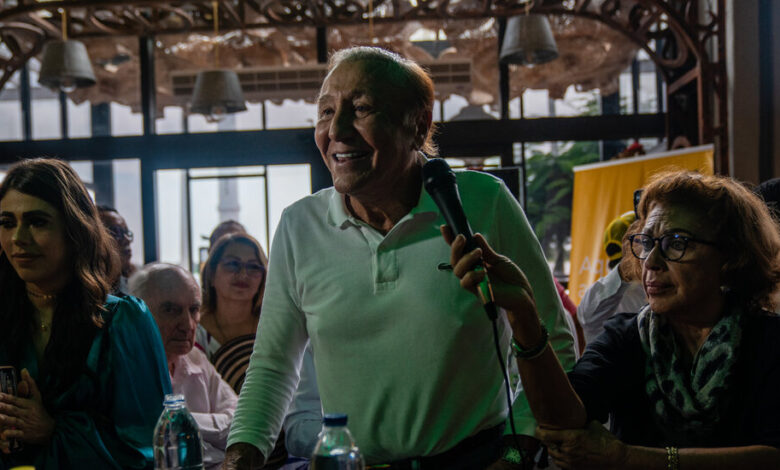 La estrella de TikTok y camaleón político en pugna por la presidencia de Colombia