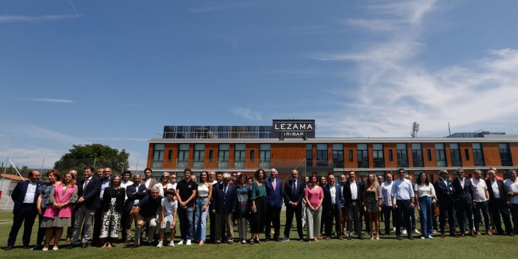 La familia del Athletic se da cita en Lezama