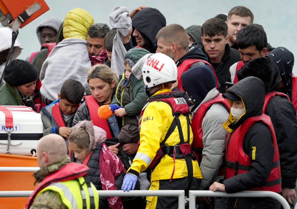 La justicia británica da luz verde a la primera deportación de inmigrantes a Ruanda