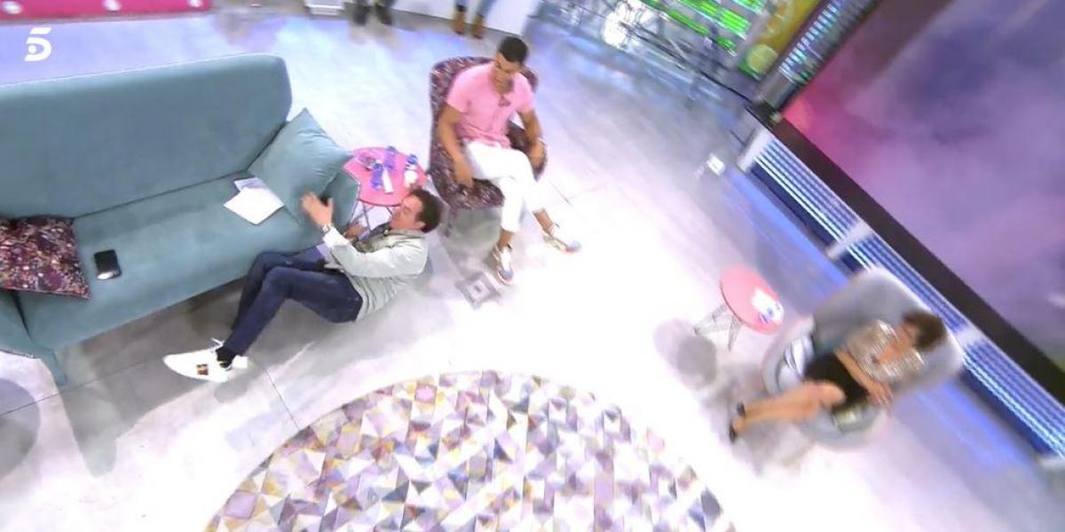 La maldición en 'Sálvame' continúa: Pipi Estrada se da un golpe en plató y se hace una brecha