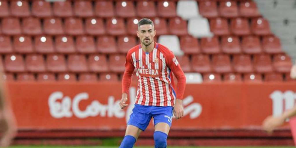 La marcha de Borja López deja al Sporting sin centrales