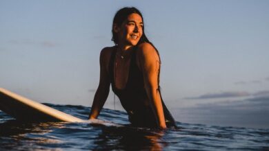 La surfista Garazi Sánchez presenta una docu-serie en el 'Día mundial de los océanos'