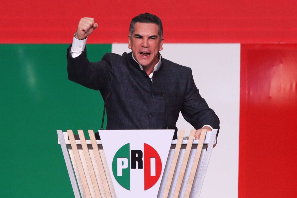 La vieja guardia del PRI alza la voz contra el presidente del partido