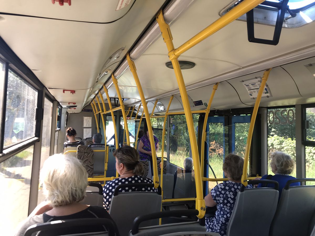 Las fracturas de la guerra en Ucrania contadas desde un autobús urbano