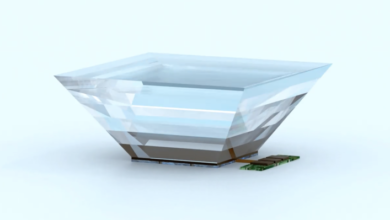 Las lentes de micropirámide triplican la luz que llega a los paneles solares
