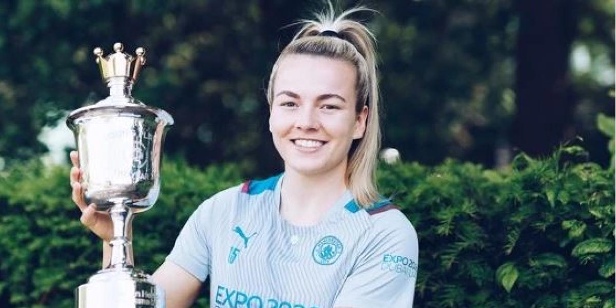 Lauren Hemp bate el récord de precocidad en femenino y masculino