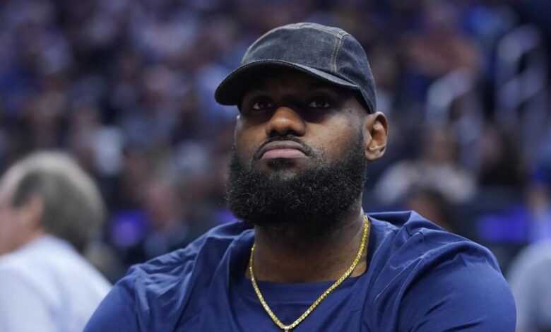 LeBron, el primer jugador de la NBA en activo con más de mil millones