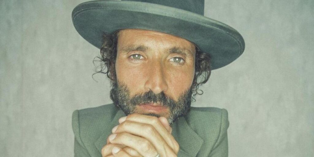 Leiva emociona al Poble Espanyol en su segundo concierto en Barcelona