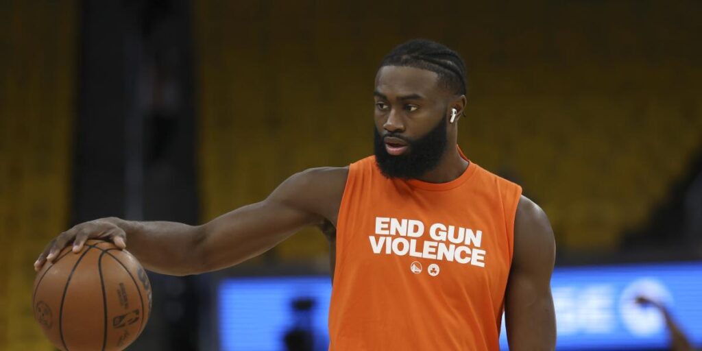 Los finalistas se visten de naranja en contra de la violencia con armas