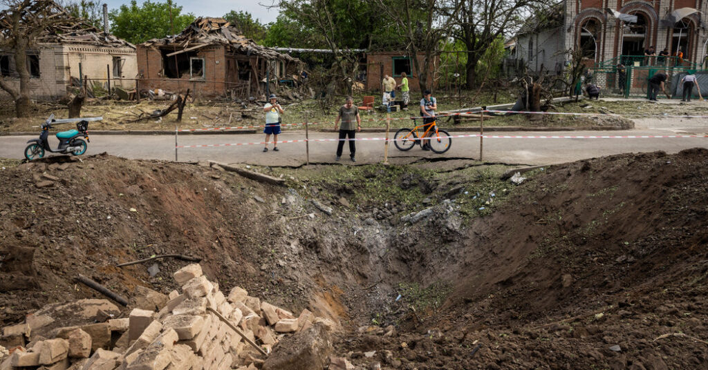 Luchando en el este de Ucrania, las fuerzas rusas atacan en Kyiv