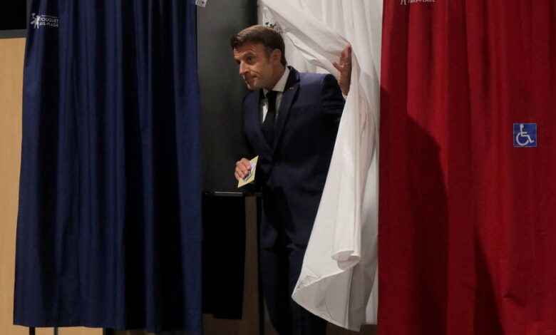 Macron pierde la mayoría absoluta en el parlamento mientras aumenta la oposición