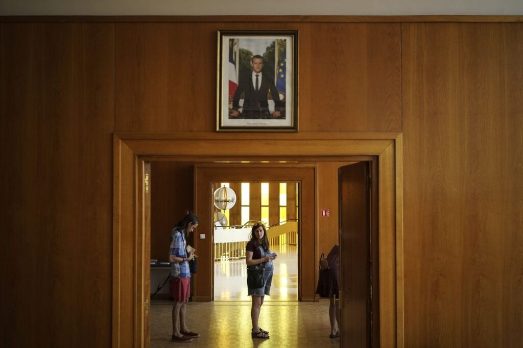 Macron sale debilitado de la primera vuelta de las legislativas francesas ante el avance de Mélenchon