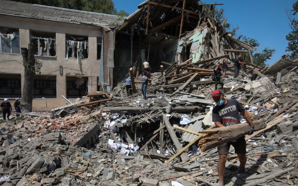 Más de 150 sitios culturales han sido parcial o totalmente destruidos en Ucrania por la guerra: UNESCO