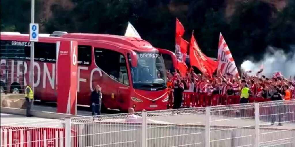 Masivo recibimiento al Girona en su llegada a Montilivi