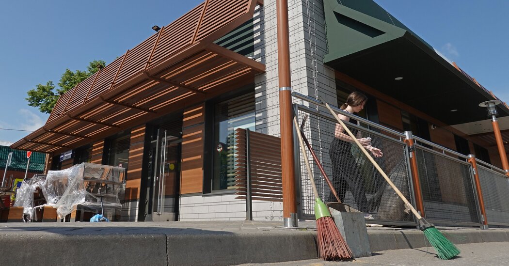 McDonald's se reinventa en Rusia a medida que la economía tropieza