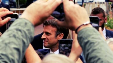 Mélenchon anuncia moción de censura contra Macron, pero batalla para mantener alianza izquierdista