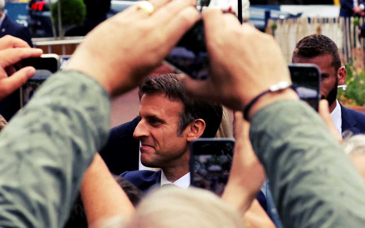 Mélenchon anuncia moción de censura contra Macron, pero batalla para mantener alianza izquierdista